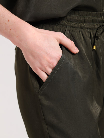 RELAXED JOGGERS / OLIVE SATIN TWILL