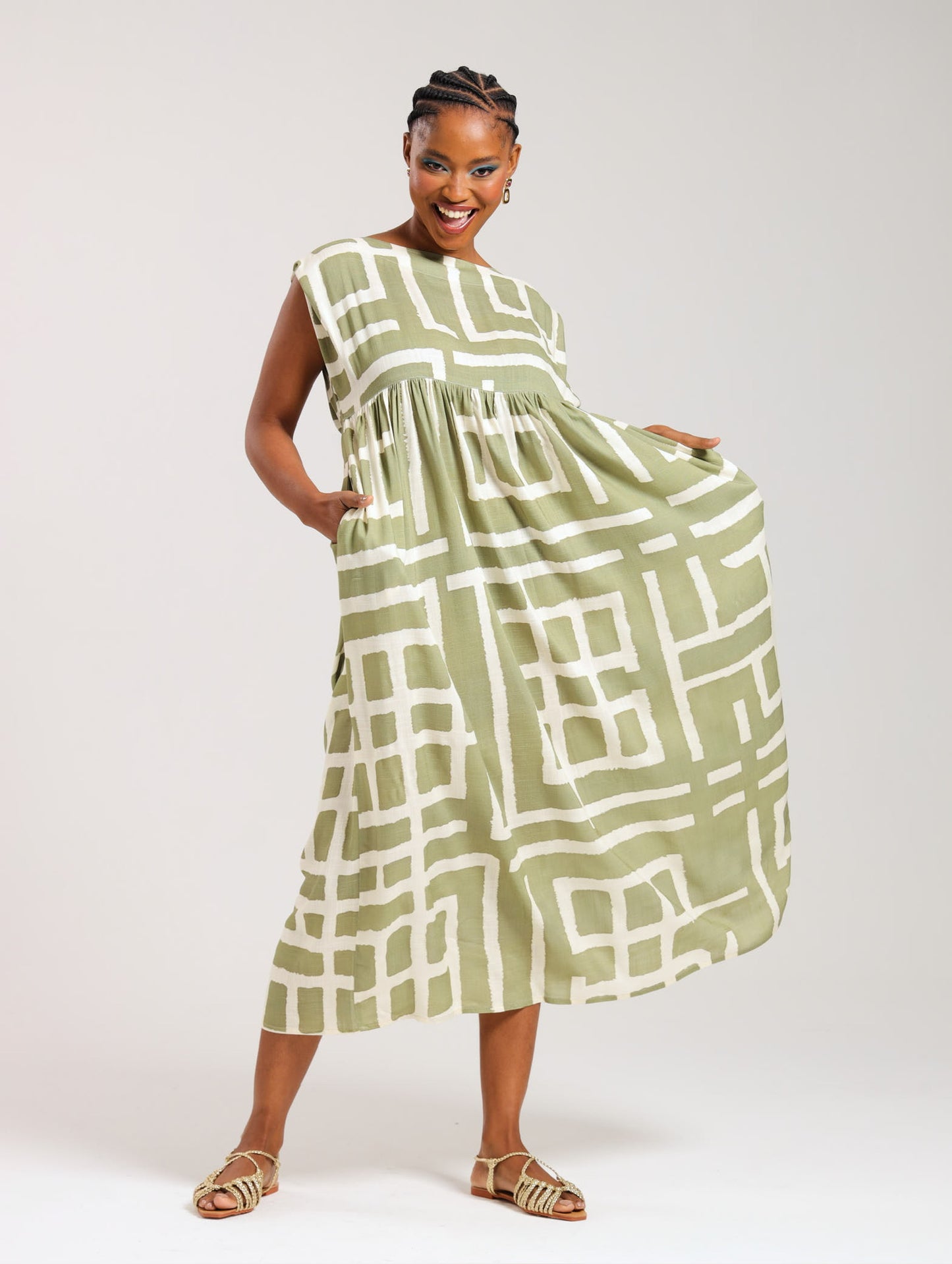 BOXY MAXI RUFFLE / OLIVE MUDCLOTH