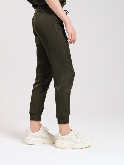 RELAXED JOGGERS / OLIVE SATIN TWILL