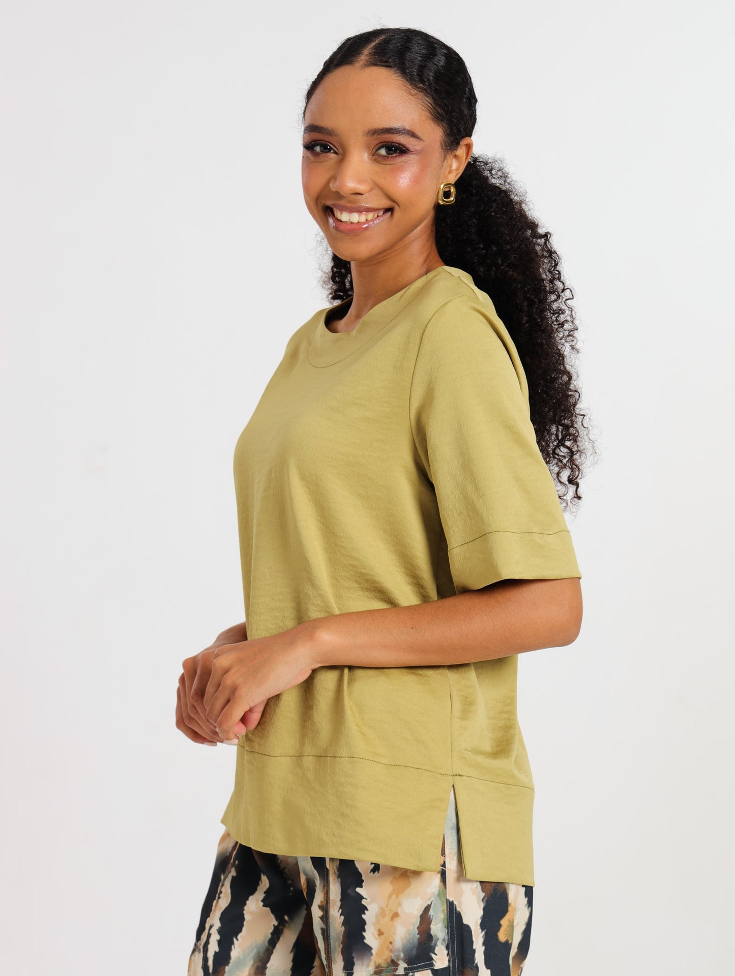 ELEVATED TEE / KHAKI SUEDED SATIN