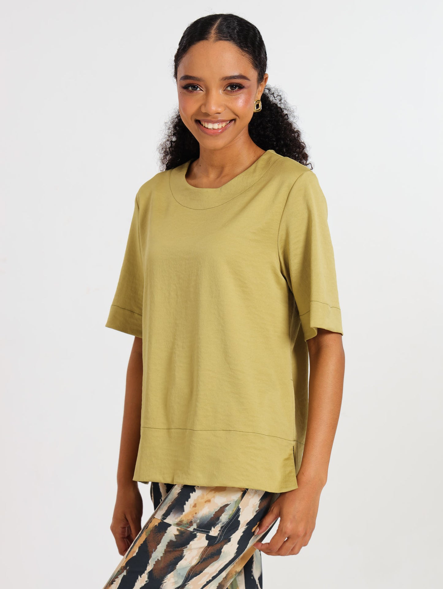 ELEVATED TEE / KHAKI SUEDED SATIN