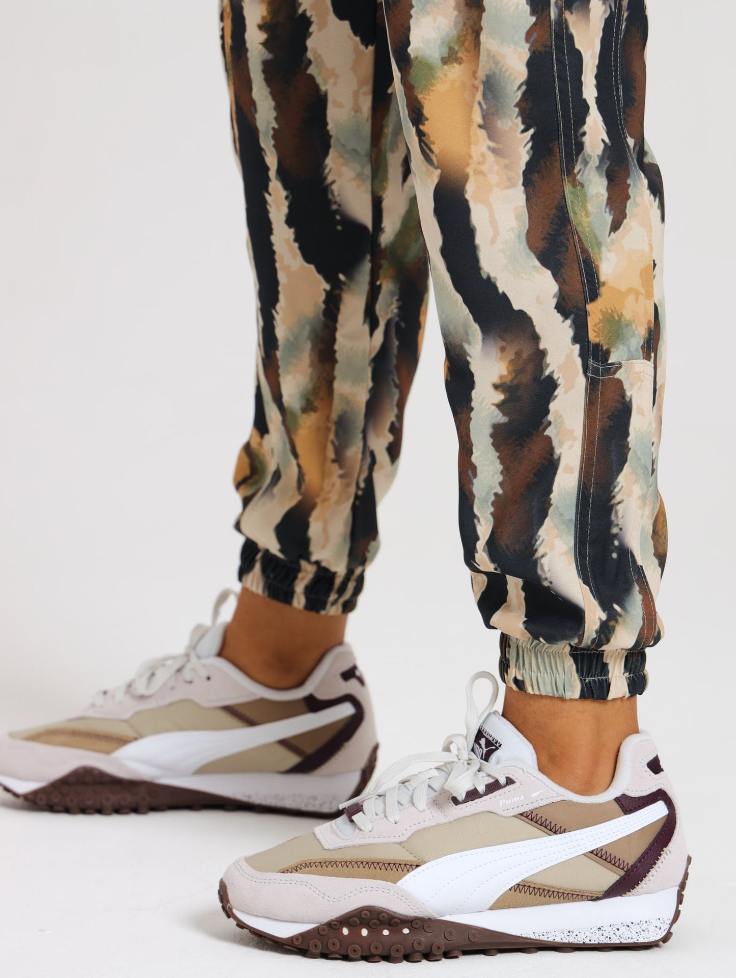 JOGGERS / SAVANNA