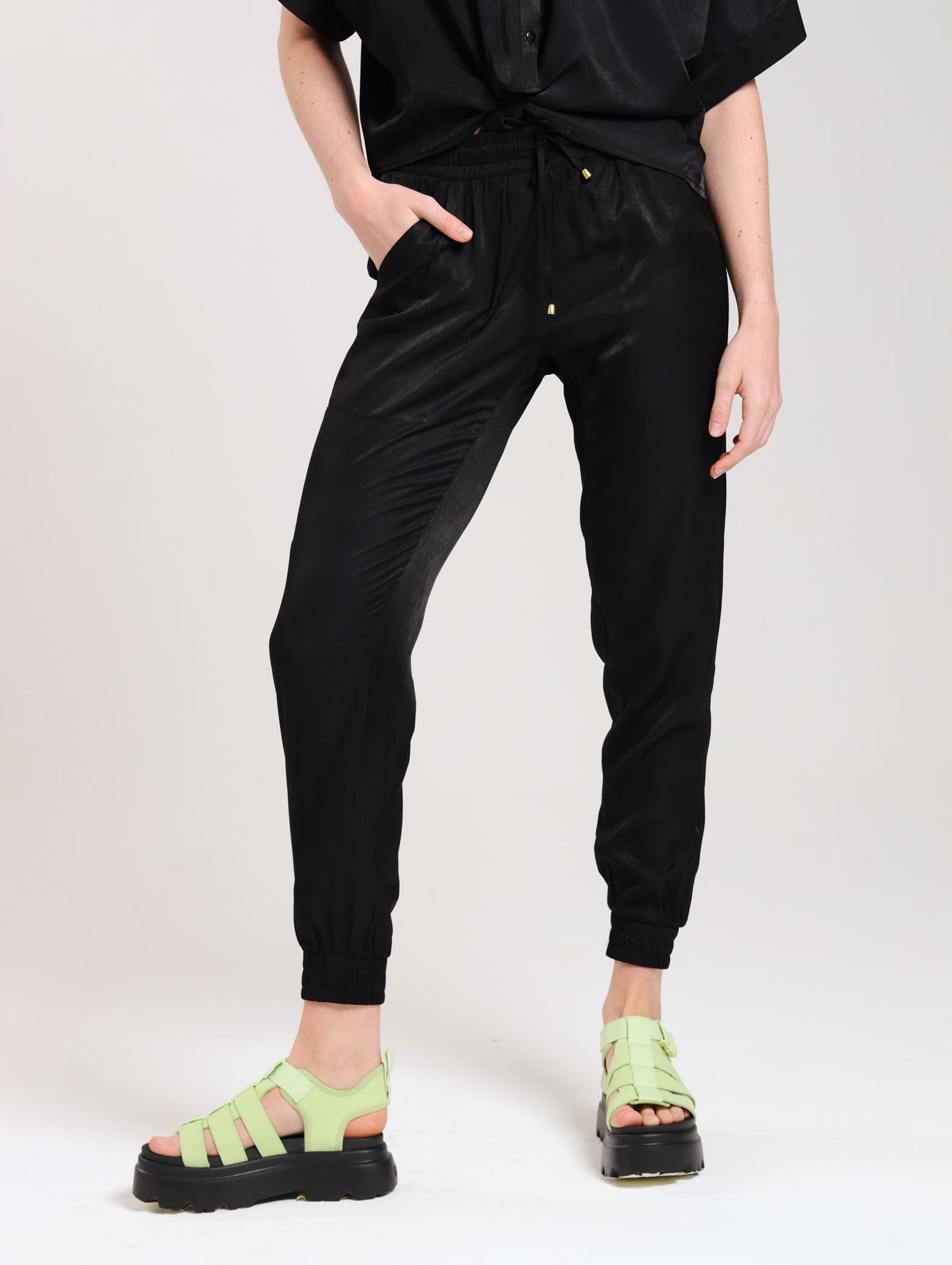 RELAXED JOGGERS / BLACK SATIN TWILL