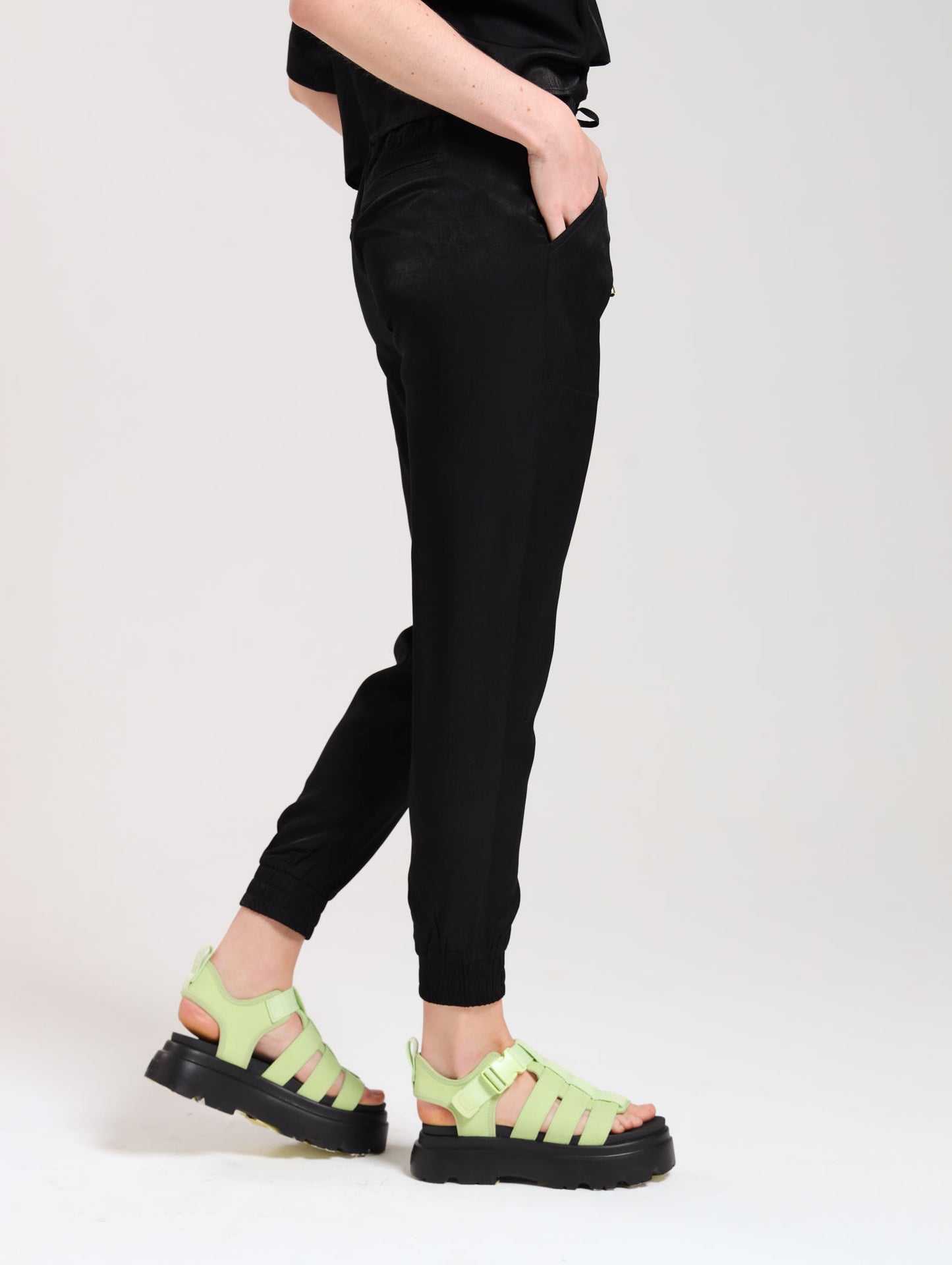 RELAXED JOGGERS / BLACK SATIN TWILL