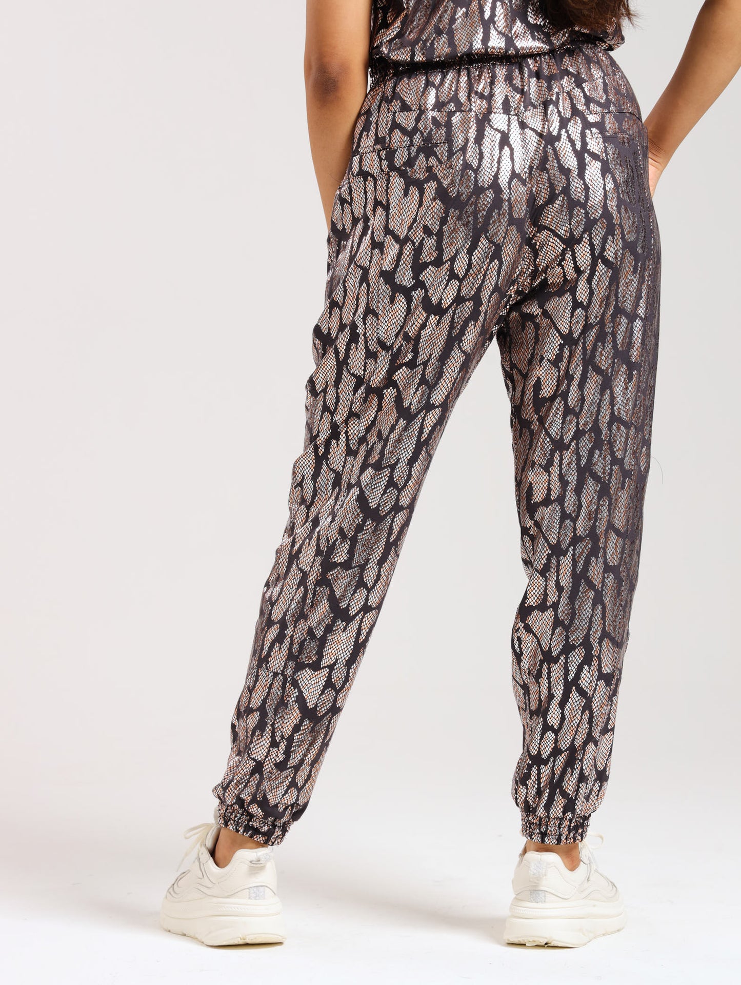 JOGGERS / METALLIC ANIMAL PRINT